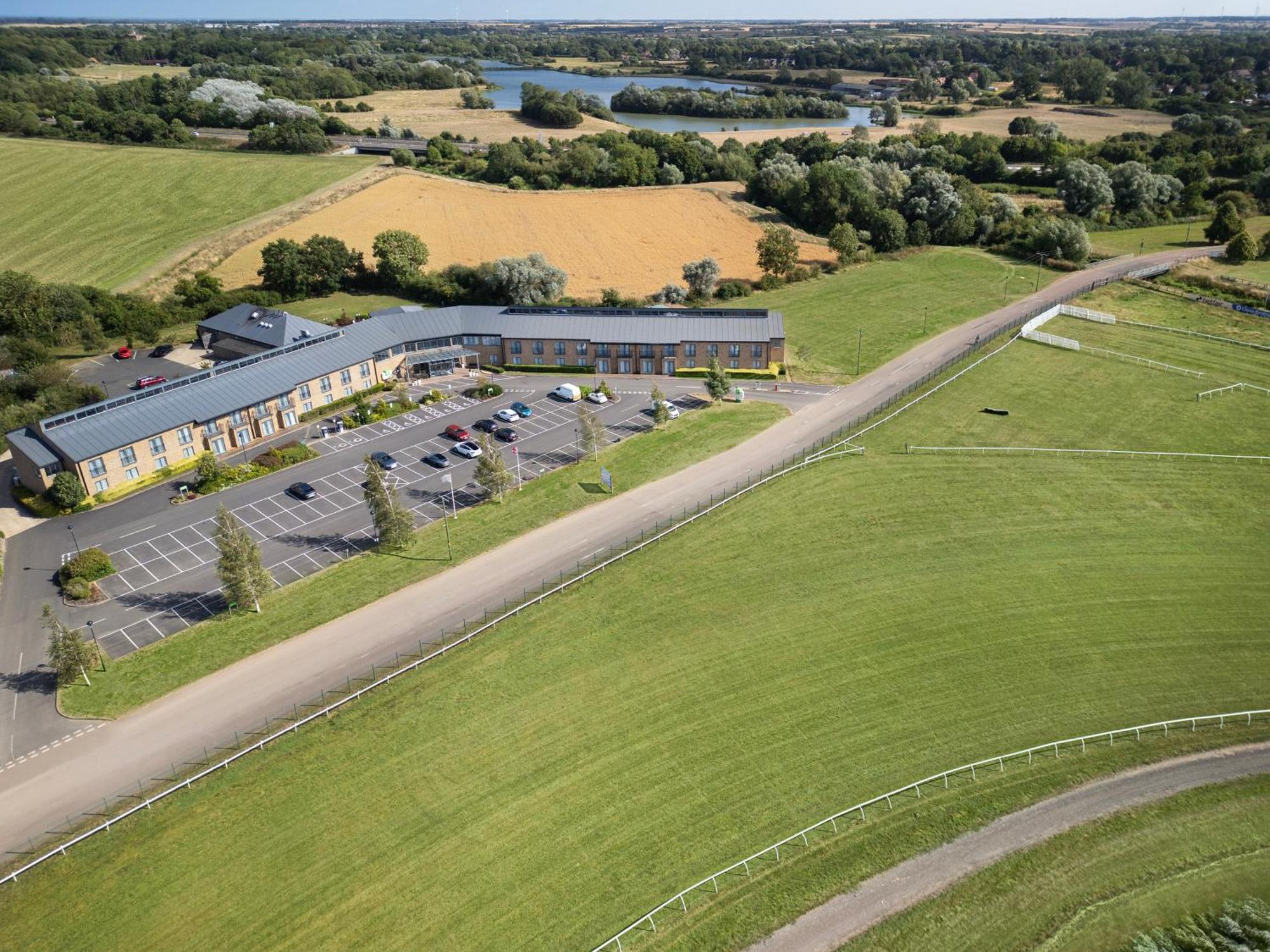 Holiday Inn Huntingdon Racecourse By Ihg Kültér fotó